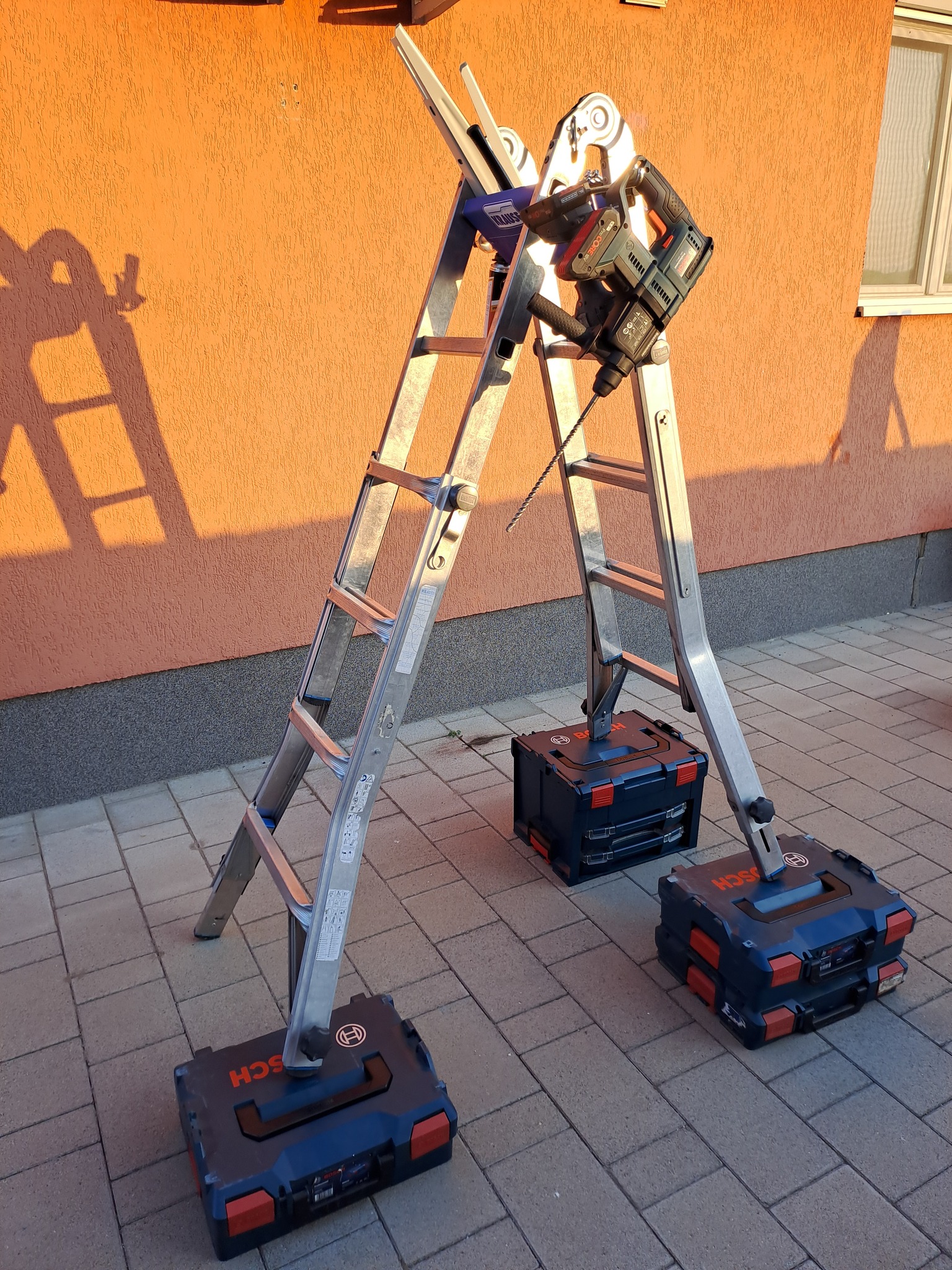 485760976_1050150567133922_9023998749953645652_n Rólunk / Felszerelés, szerszámok, gépek