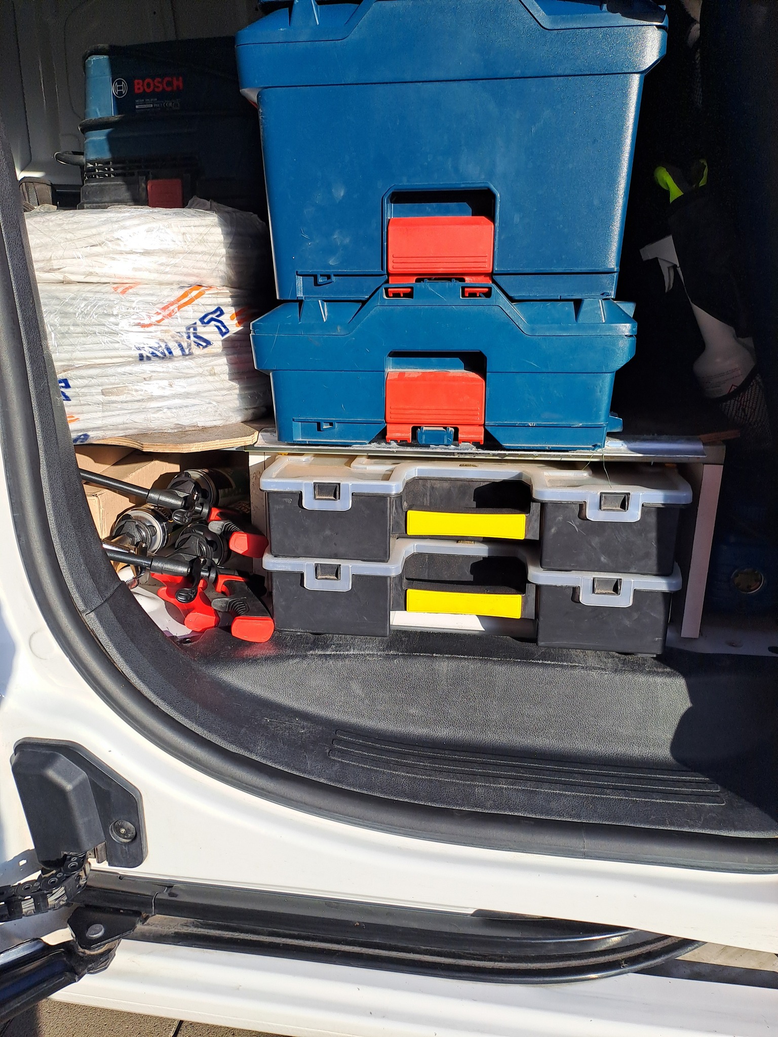 485795220_1050166183799027_5637558815834687457_n Rólunk / Felszerelés, szerszámok, gépek