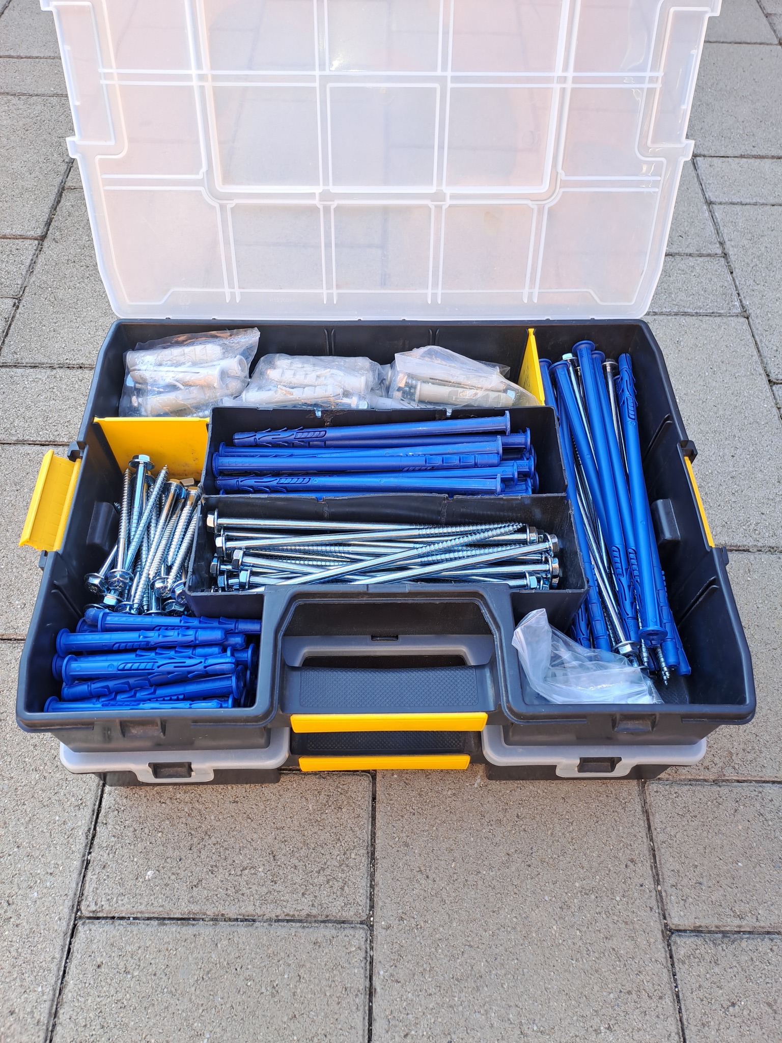 486179345_1050150680467244_2477837077063986771_n Rólunk / Felszerelés, szerszámok, gépek