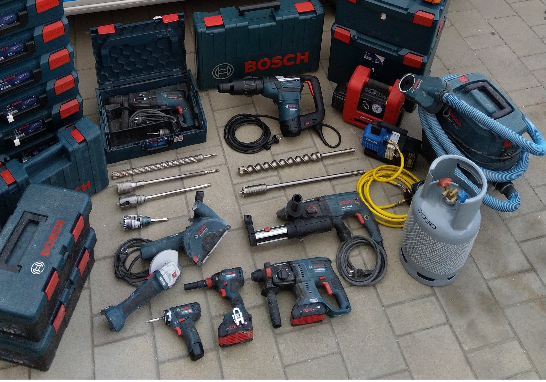 486312810_1050149580467354_4148214257519455341_n Rólunk / Felszerelés, szerszámok, gépek