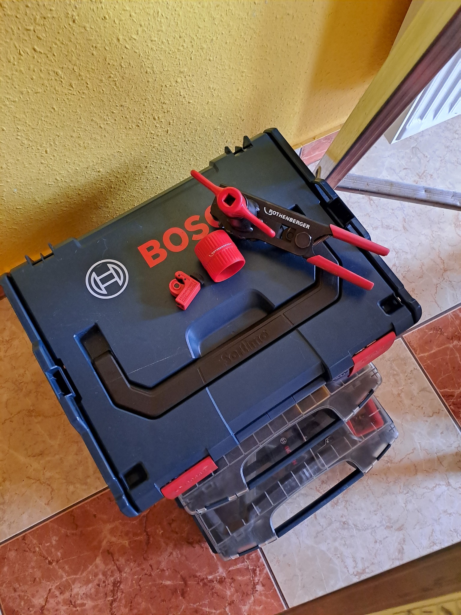 486367305_1050149670467345_7955109064435254823_n Rólunk / Felszerelés, szerszámok, gépek