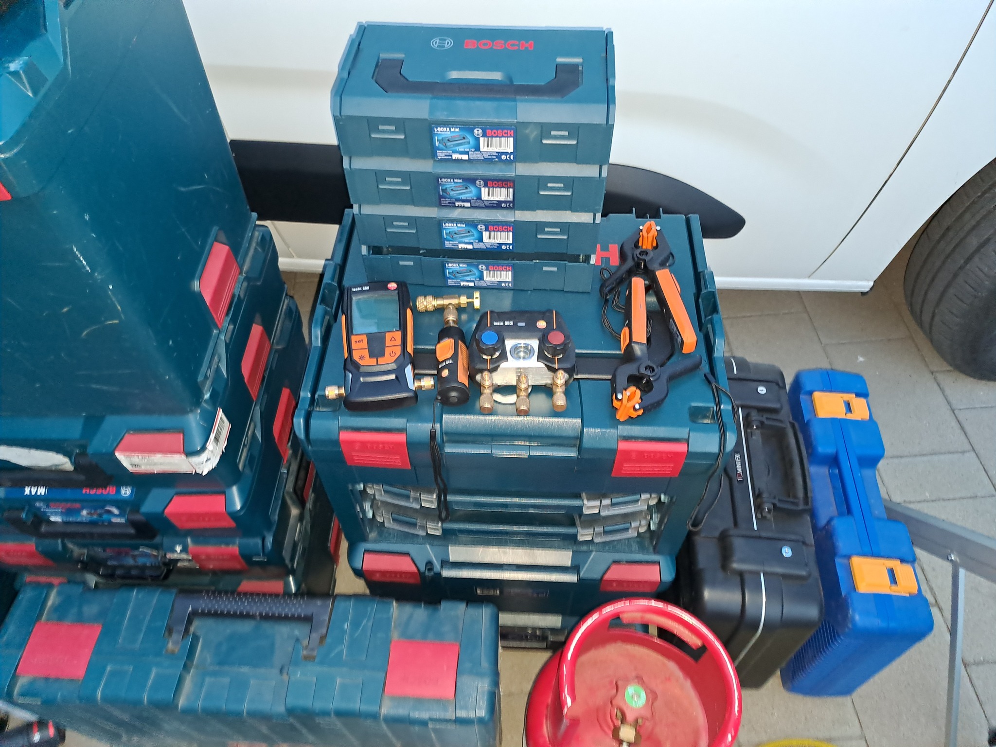 486413809_1050149650467347_5743050001303731665_n-1 Rólunk / Felszerelés, szerszámok, gépek